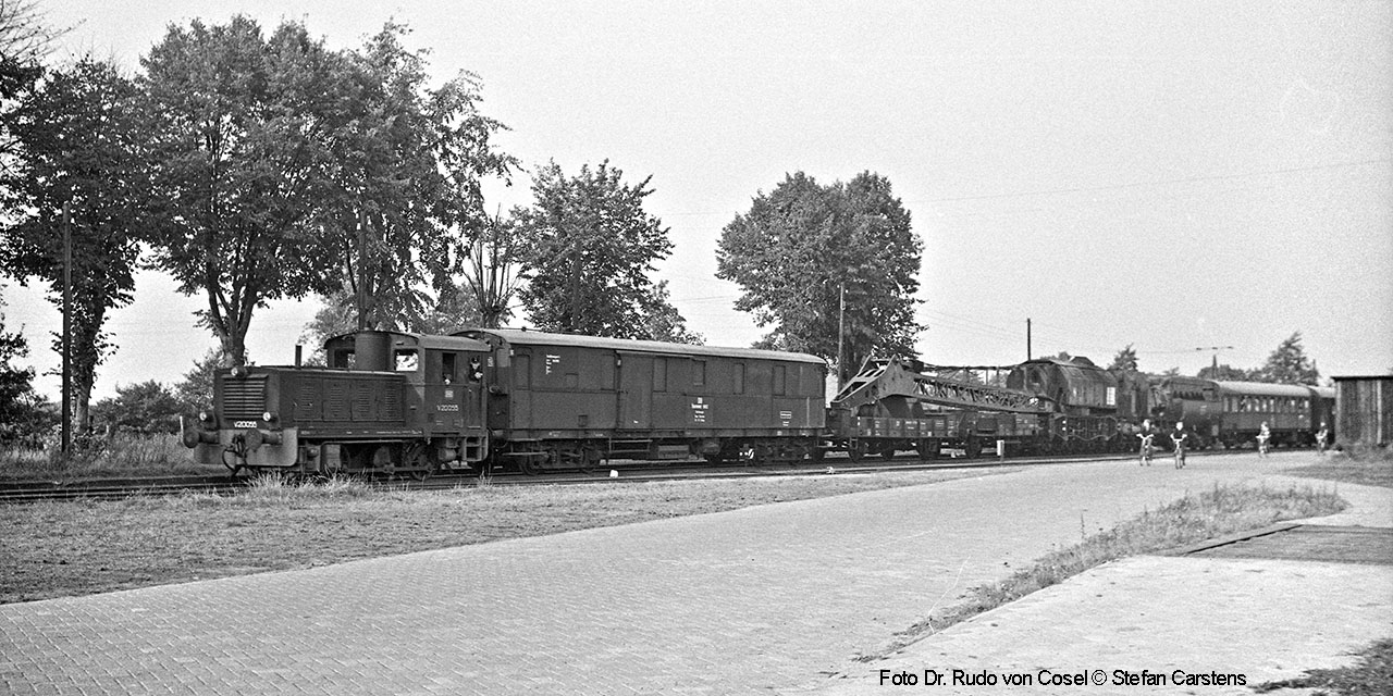 V20 055 mit 75-t-Kran Hannover 6601 in Edewechterdamm 1966