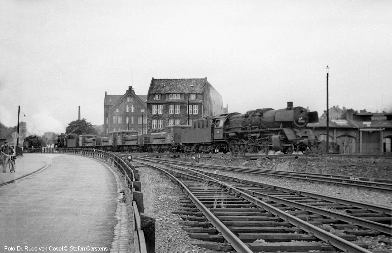 50 1366 mit Schienenschleifzug 1958 in Oldenburg