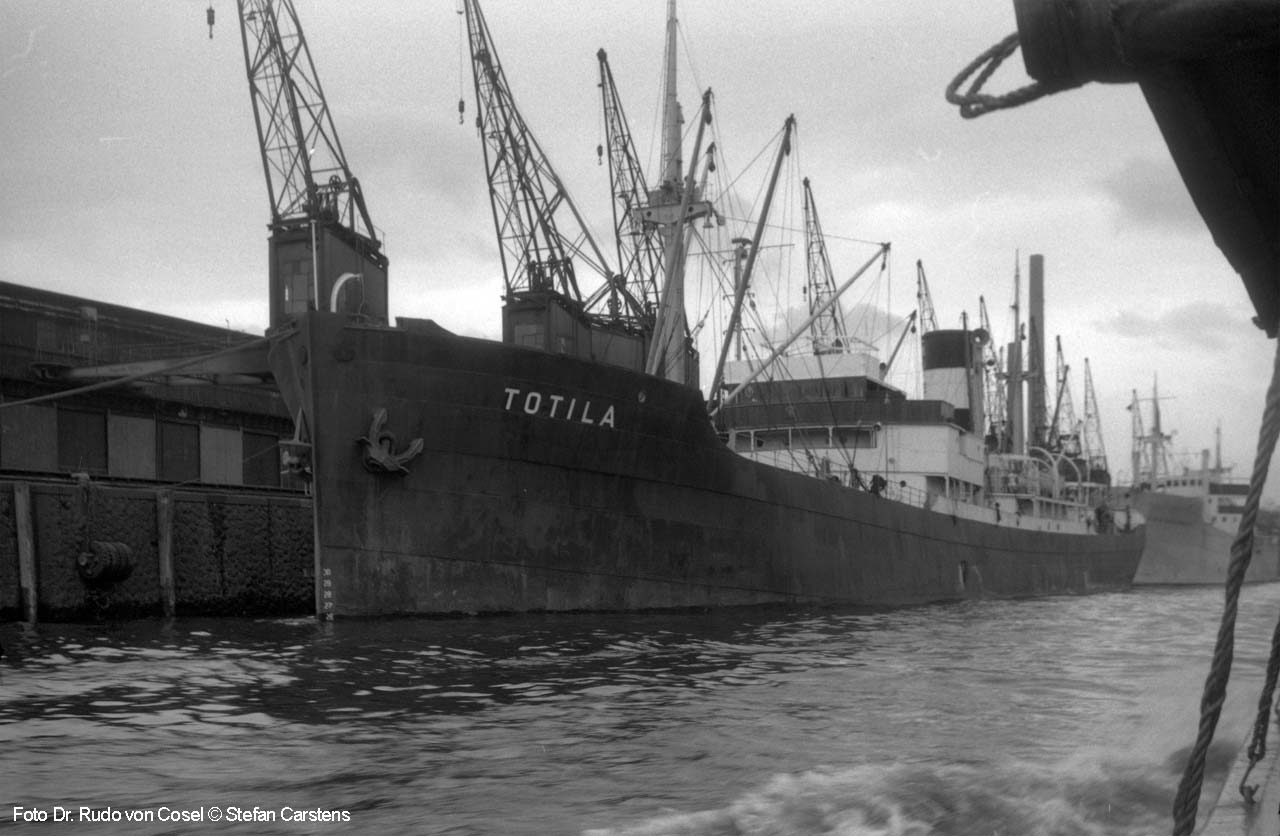 MS Totila im Hamburger Hafen vermutlich um 1960