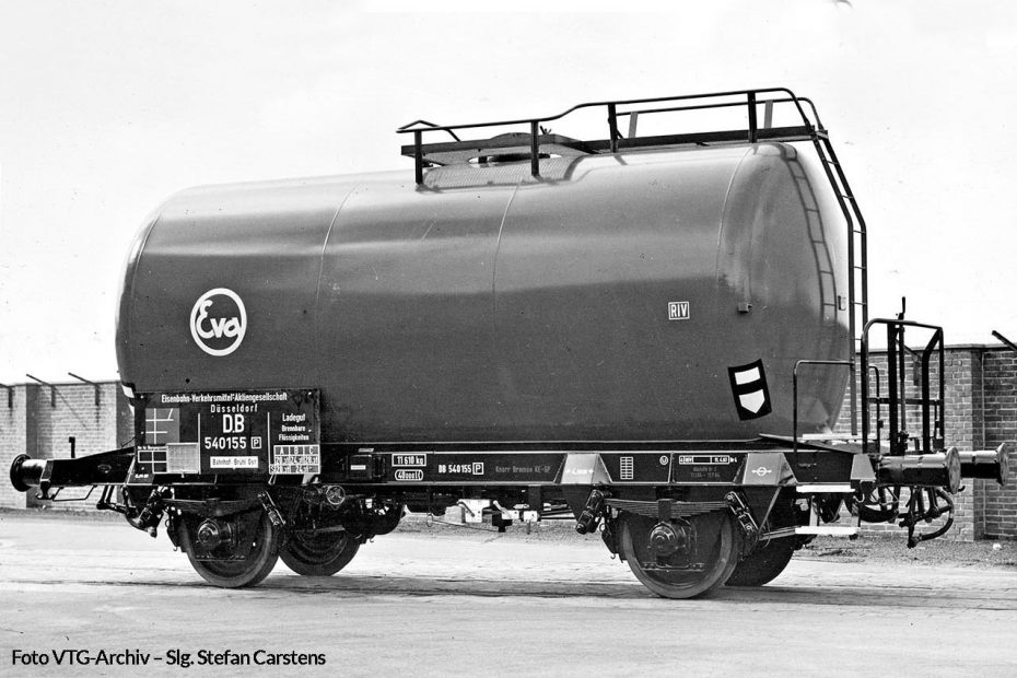 540 155 der EVA im April 1962 in auf dem Werksgelände der Waggonfabrik Uerdingen