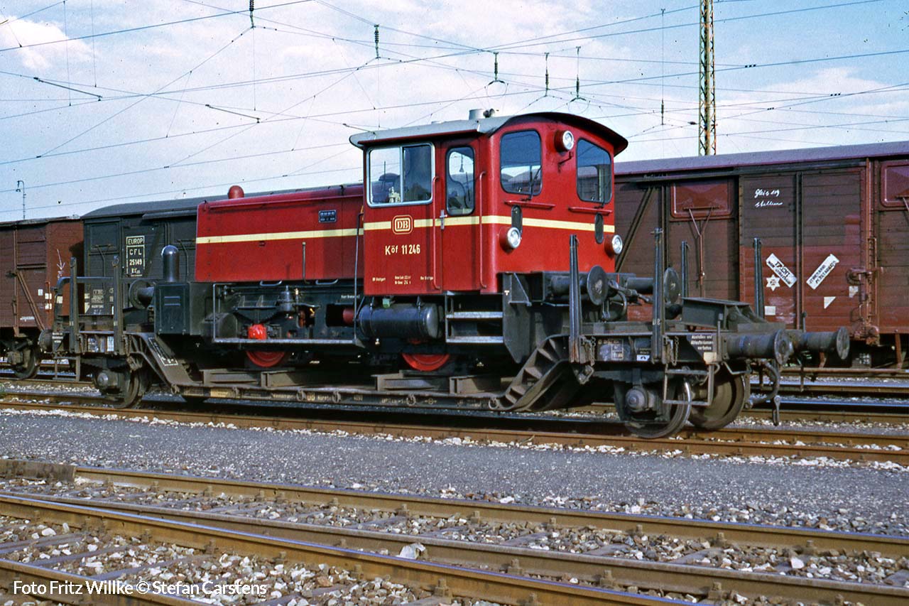 Kleinloktransportwagen Nürnberg 4090 (Nachbau Stm Skizze 111) und Köf 11246 – Rbf Untertürkheim August 1966