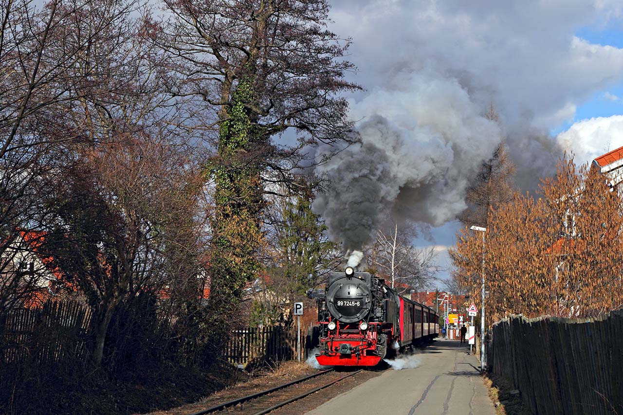99 7245 mit dem P 8929 zum Brocken in Wernigerode an der Malzmühle am 6. März 2011