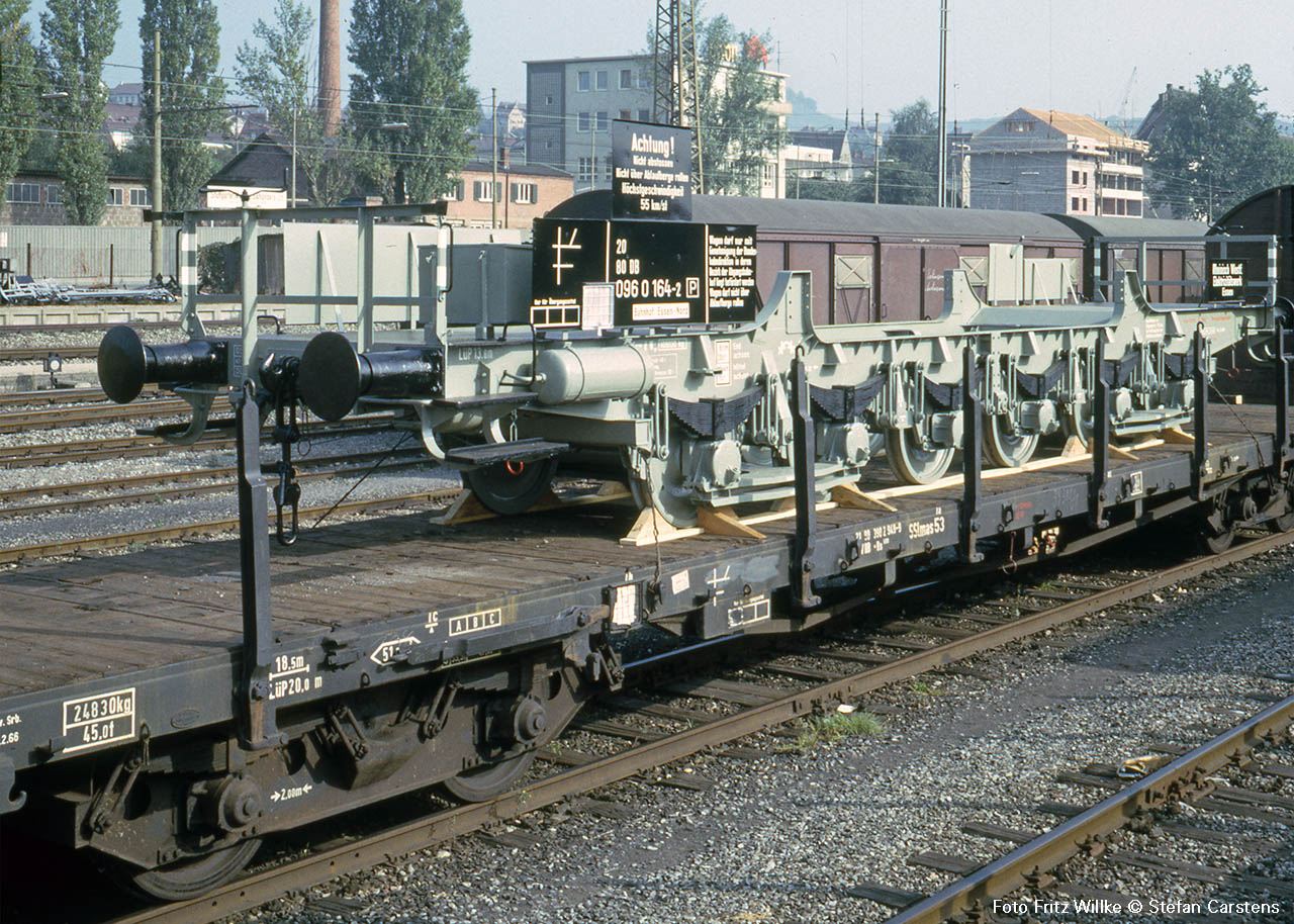 Der Uai (SSt 382) 096 0 164 [P] der RWE, aufgenommen im September 1966 im Rbf Untertürkheim auf einem SSlmas 53.
