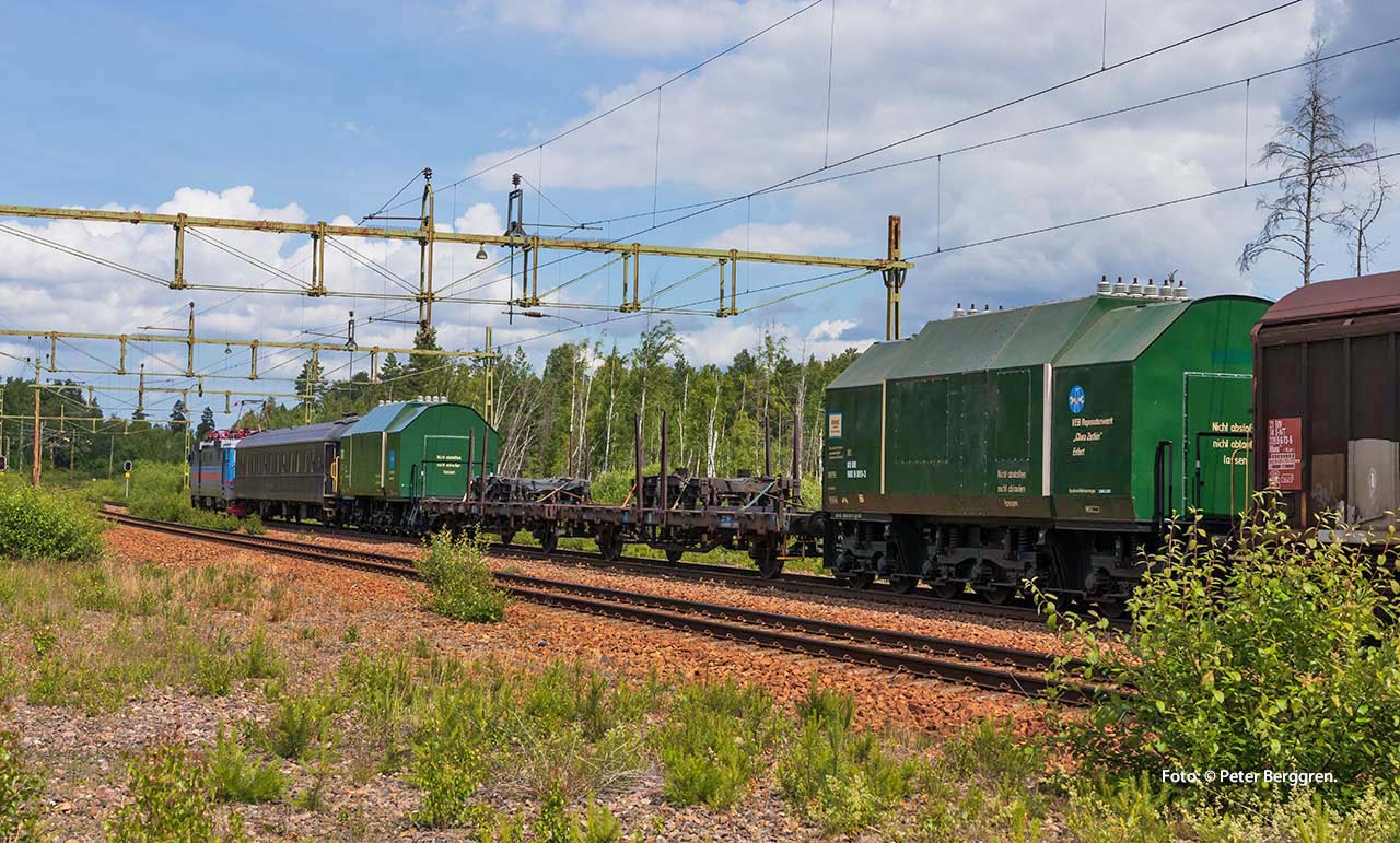 Transport von zwei deutschen Synchronumformern durch Schweden, aufgenommen am 16. Juni 2018 in Krampen (nördlich von Örebro).