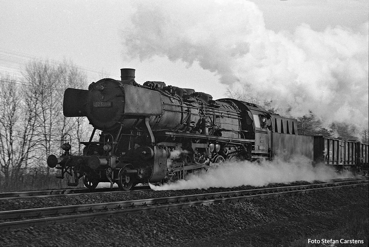 052 501 brachte am 22. Dezember 1973 den Gag 52568 von Beddingen nach Lehrte.