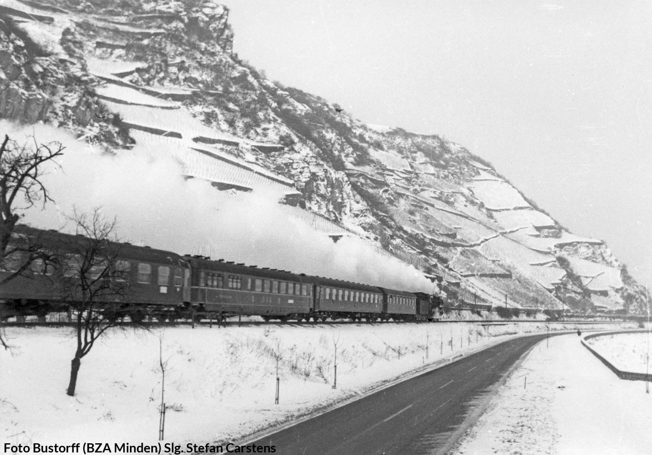 Schnellzug auf der linken Rheinstrecke Februar 1956